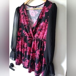 Torrid Red/Pink/Black Floral V-Neck Blouse with Black Sheer Sleeves Size 0X EUC
